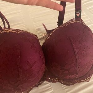 Victoria’s Secret dream angels line Demi bra